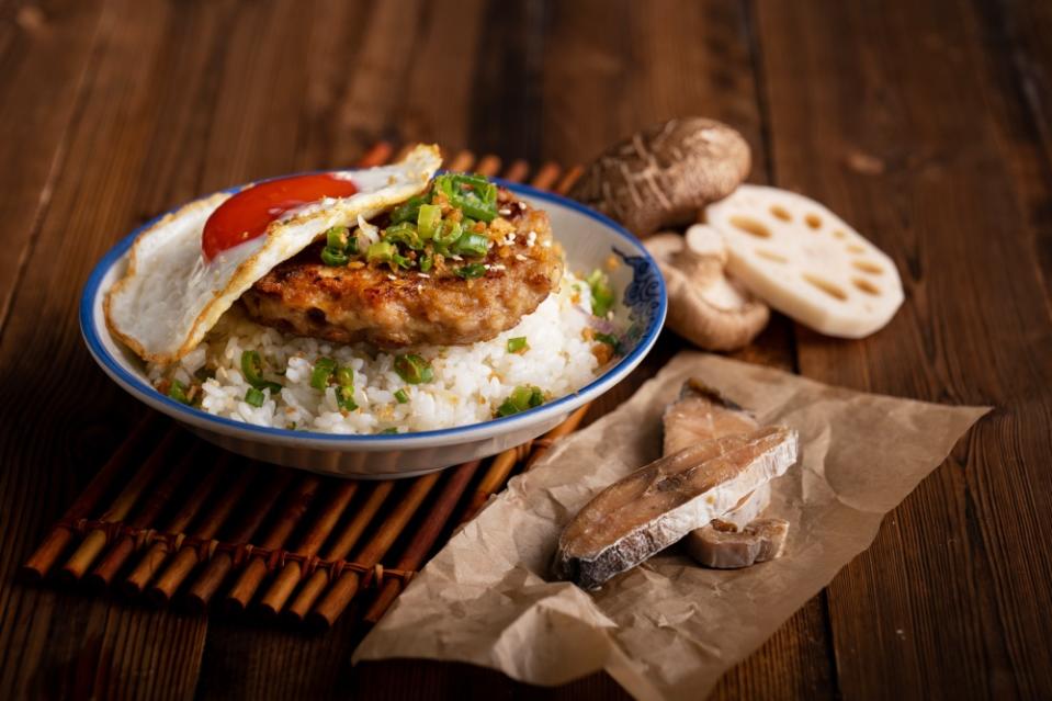 旺角美食｜全新「金飯館貳‧零 肉餅‧焗飯專門店」 登場 必食蓮藕梅香鹹魚肉餅/蝦頭油肉餅飯/黑松露墨魚肉餅飯