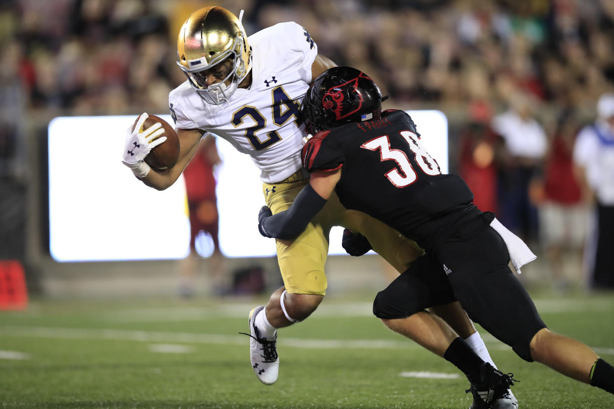 LOUISVILLE, KENTUCKY - SEPTEMBER 02:  Tommy Tremble #24 of the Notre Dame Fighting Irish reaches for a touchdown against the Louisville Cardinals on September 02, 2019 in Louisville, Kentucky. (Photo by Andy Lyons/Getty Images)