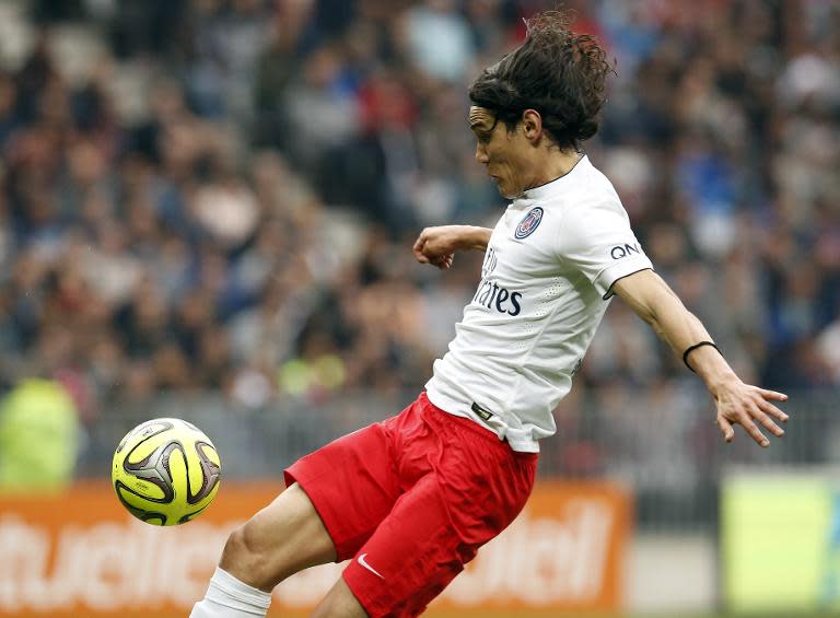 Paris Saint-Germain's Uruguayan forward Edinson Cavani controls the ball during the French L1 football match between Nice and Paris on April 18, 2015 in Nice, southeastern France