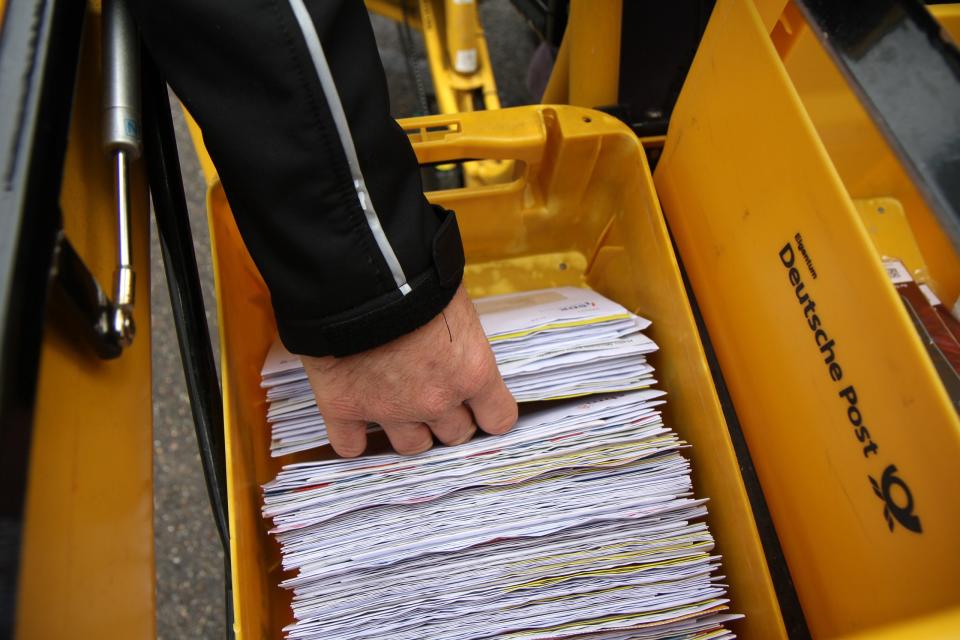 Die Deutsche Post will das Briefporto weiter erhöhen – unter anderem wegen der Inflation.  - Copyright: picture alliance/Eibner-Pressefoto | Fleig/Eibner-Pressefoto