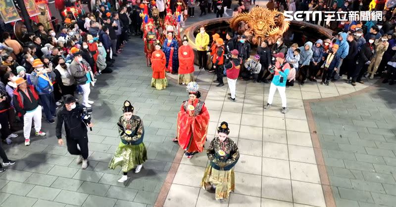 今年的開漳聖王文化祭舉辦cos扮仙踩街遶境，扮演神明角色與信眾同歡。（圖／寶島神很大）