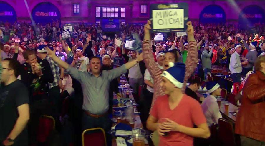 München grüßt aus London! Deutsche Fans haben sich im Ally Pally versammelt und melden sich mit "Minga, Oida!"