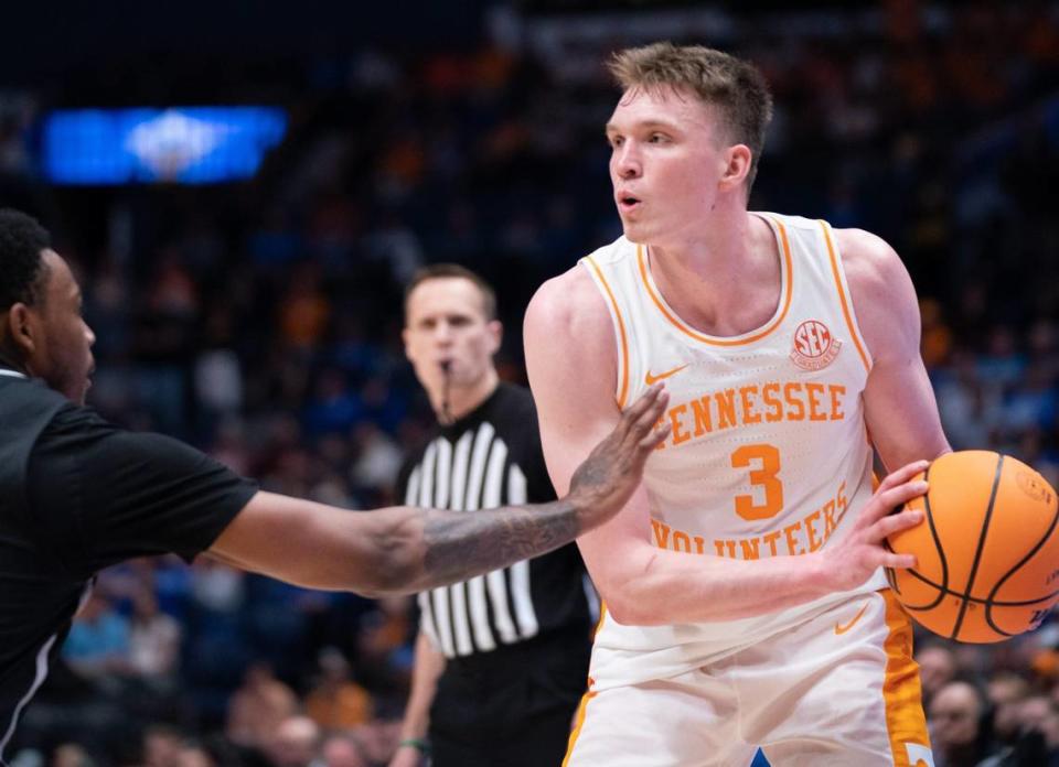 Tennessee Volunteers guard Dalton Knecht (3) looks to pass against Mississippi State during the SEC Tournament quarterfinal game at Bridgestone Arena in Nashville, Tenn., Friday, March 15, 2024.