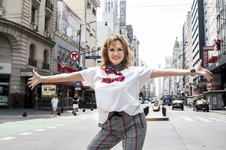 Con decenas de temporadas en Mar del Plata, Victoria Carreras disfruta de hacer teatro en verano en la Calle Corrientes