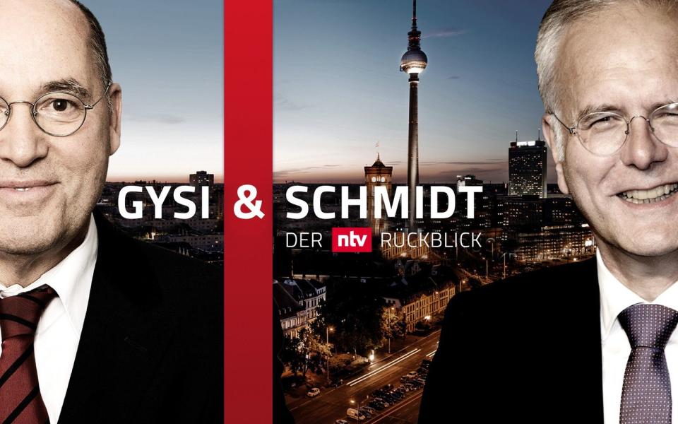 Vor ihrer Analyse ist niemand gefeit: In "Gysi & Schmidt: Der ntv Rückblick" sagen Linken-Politiker Gregor Gysi und Entertainer Harald Schmidt ungefiltert ihre Meinung. (Bild: TVNOW)