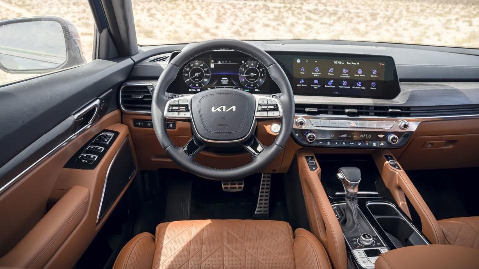 View Interior Photos of the 2023 Kia Telluride