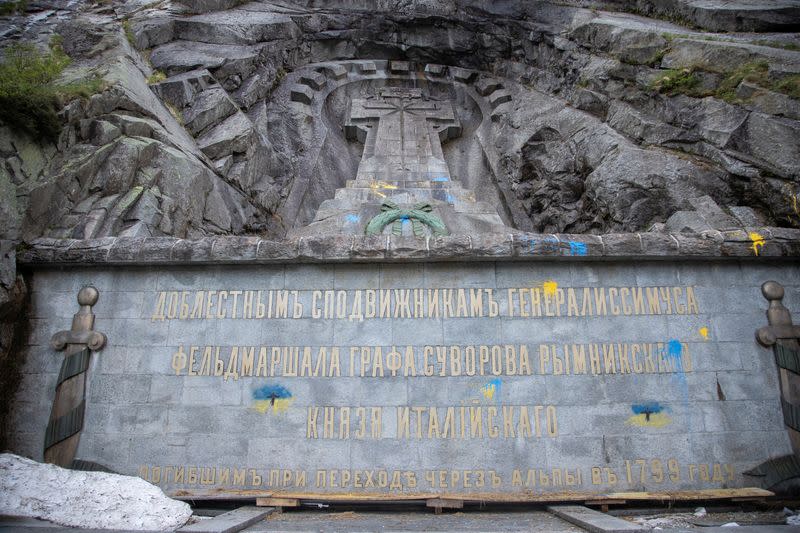 Vandals hit Suvorov Monument, in Andermatt