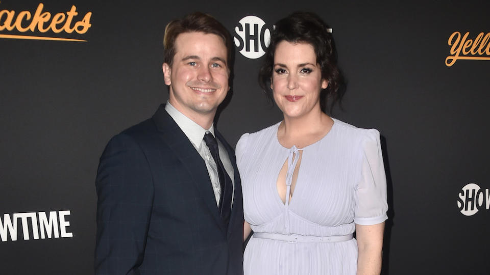 LOS ANGELES, CALIFORNIA - NOVEMBER 10: Jason Ritter and Melanie Lynskey attends the Premiere Of Showtime's "Yellowjackets" at Hollywood American Legion on November 10, 2021 in Los Angeles, California. (Photo by Alberto E. Rodriguez/Getty Images)