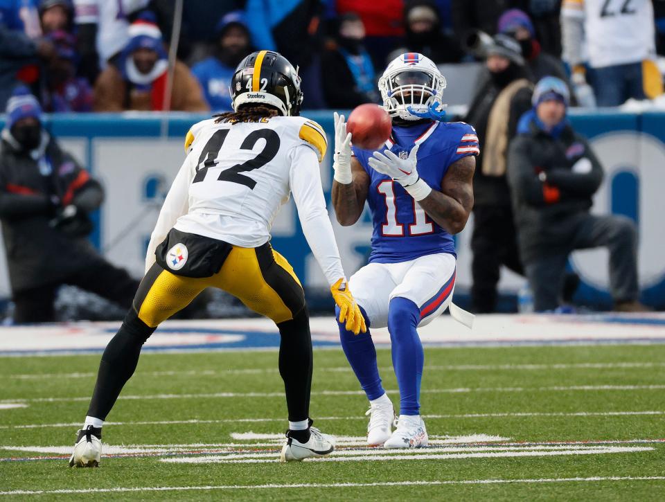 The Bills Deonte Harty fields a punt in front of the Steelers' James Pierre.