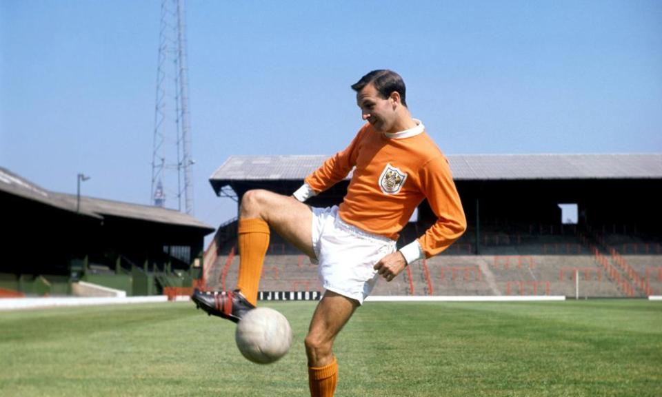 Jimmy Armfield, a legend on and off the pitch.