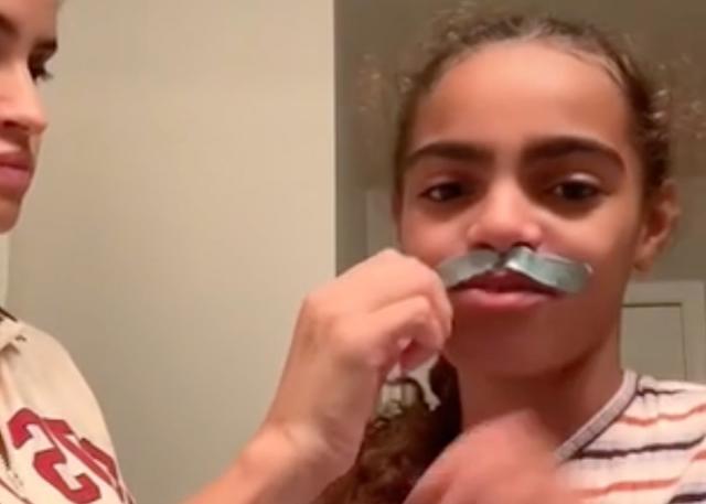 Une maman épile la moustache de sa fille de 12 ans, sa famille l