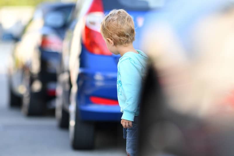 The sound of an oncoming car is one of the biggest warnings when children are crossing the road. But what if the car is a relatively quiet electric? Uwe Anspach/dpa