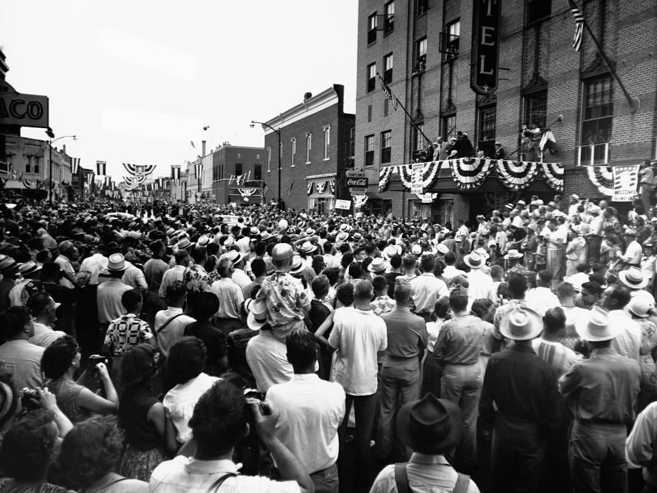 A crowd in Kansas in 1952