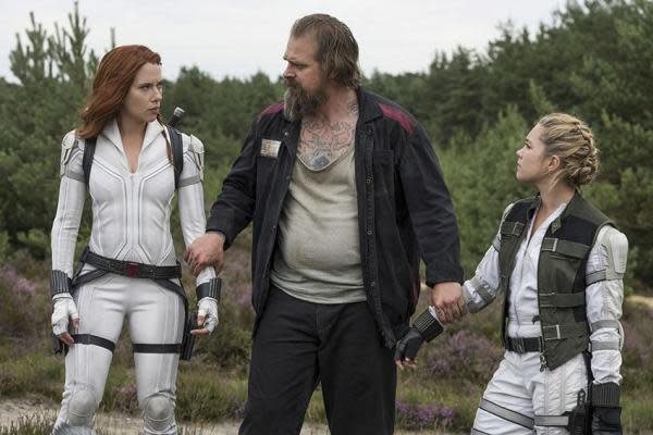 Scarlett Johansson, David Harbour y Florence Pugh en una escena de Black Widow (Fuente: Marvel)