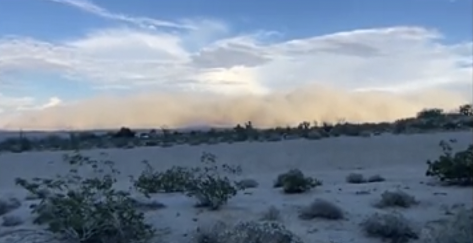 The front of the dust storm arriving (Stringers Hub)