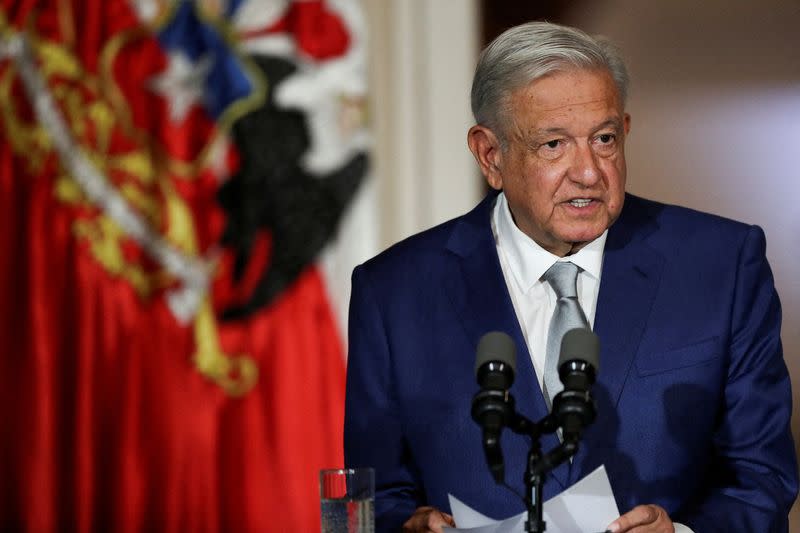 FILE PHOTO: Mexico's President Andres Manuel Lopez Obrador and Chile's President Gabriel Boric (not pictured) deliver a statement to the media at La Moneda government palace in Santiago, Chile, September 10, 2023. REUTERS/Ivan Alvarado/