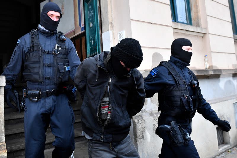 German police conduct raids in Saxony over 'anti-vaxxer murder plot'
