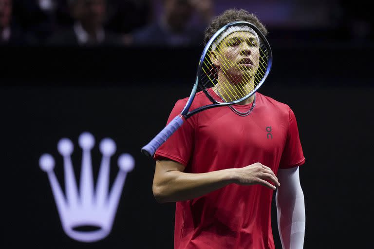 Ben Shelton hace girar la raqueta; el joven estadounidense prolongó su buen momento tras una gran actuación en el US Open