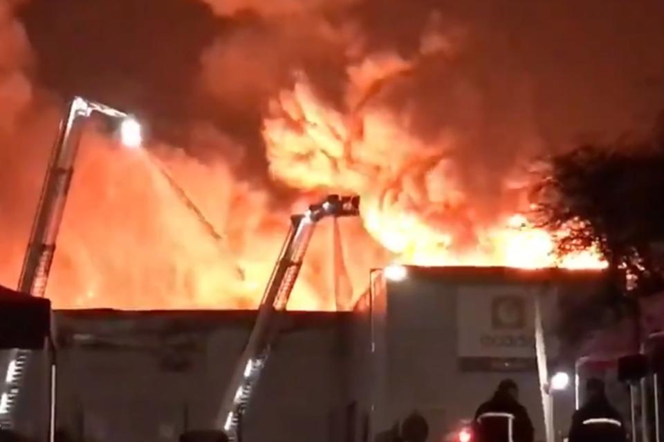 The inferno destroyed a depot in Andover (PA)