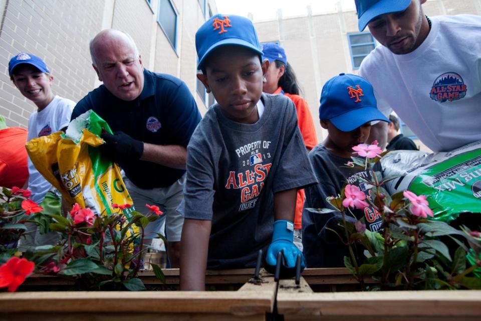 Lyons (above at a city Department of Education school flower planting, said he is is “beyond excited” to be on the guest list when the Mets retires Dwight Gooden’s No. 16 at CitiField on April 14 and Darryl Strawberry’s No. 18 on June. 1. Gabriella Bass