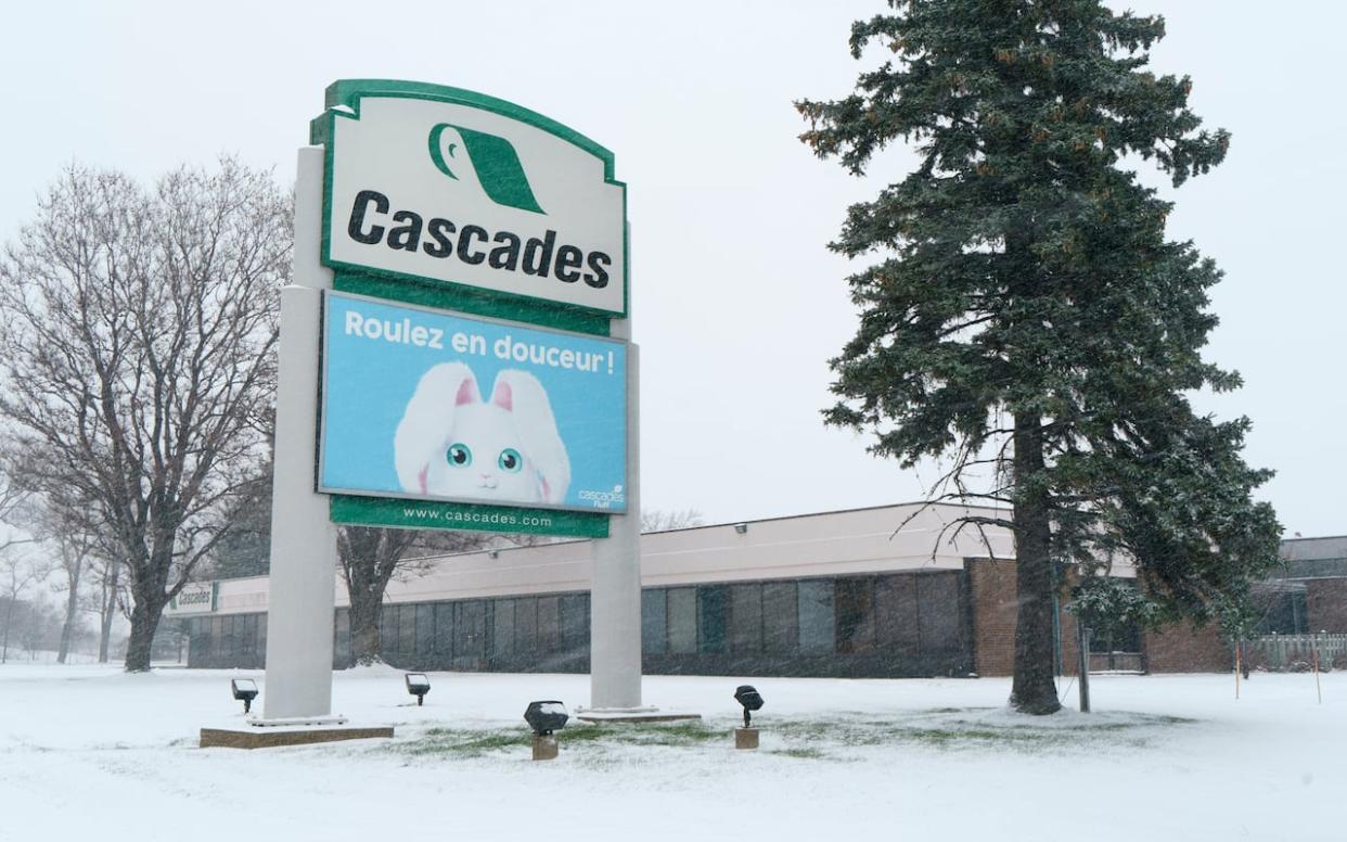 A Cascades plant in Laval, Que., in 2020. Cascades Inc. has announced it will shut down two eastern Ontario facilities in Trenton and Belleville. (Paul Chiasson/The Canadian Press - image credit)