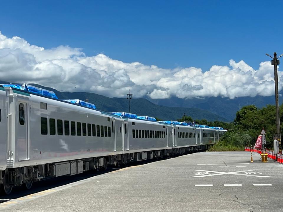 EMU3000列車到港(照片提供：Kolas競選團隊)