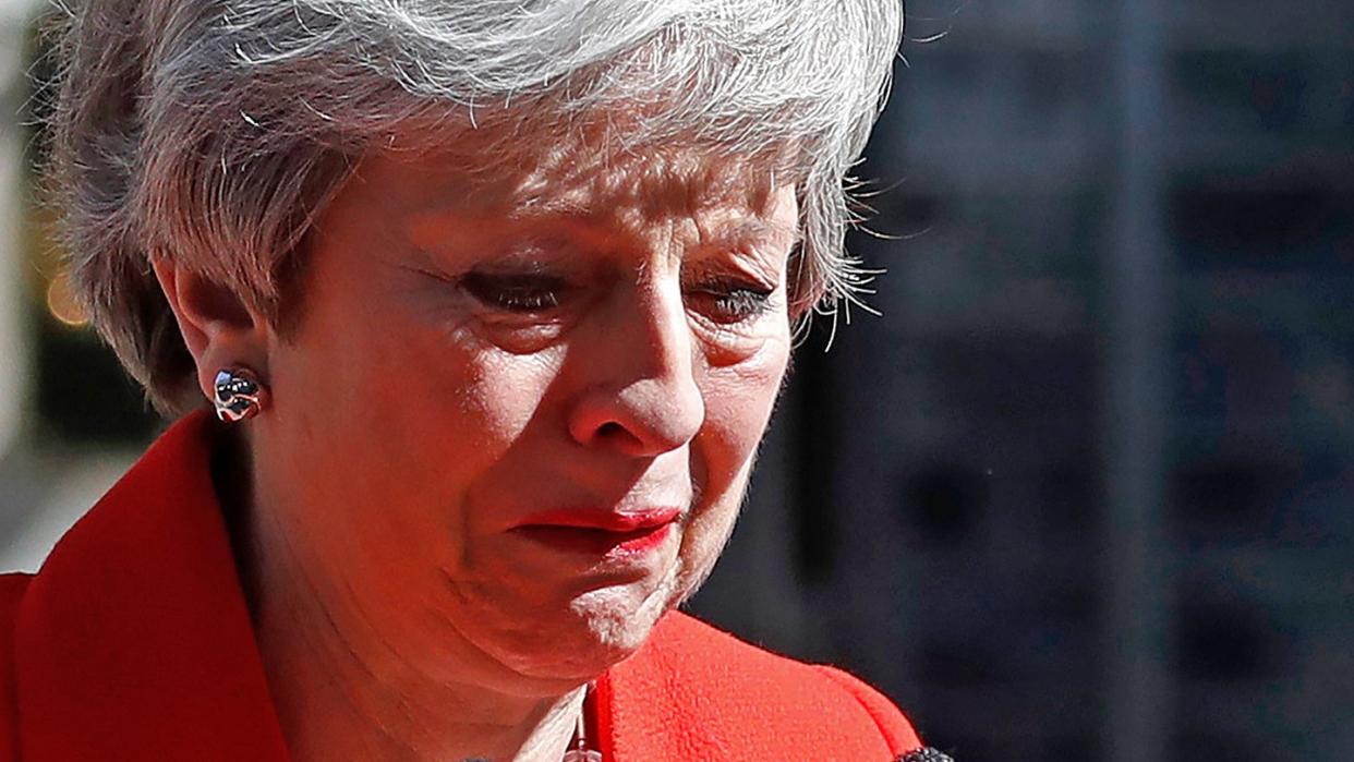 Kämpft mit den Tränen: Theresa May verkündet sichtlich bewegt ihren Rücktritt am 7. Juni. Foto: Alastair Grant/AP