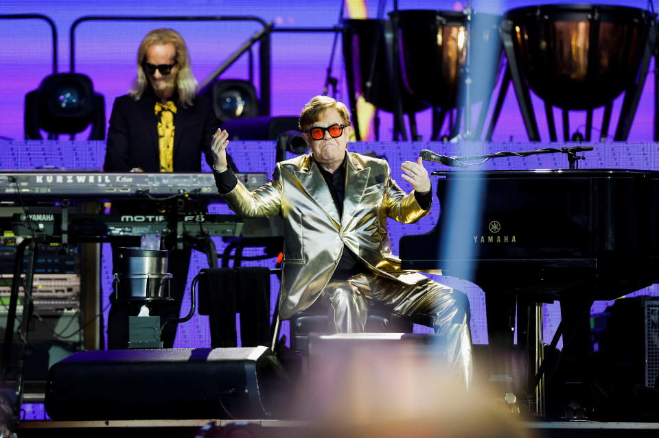 Der ewige Elton: Pop-Superstar Elton John bei seinem letzten Konzert beim Glastonbury Festival im Juni 2023. (Foto: REUTERS/Jason Cairnduff)