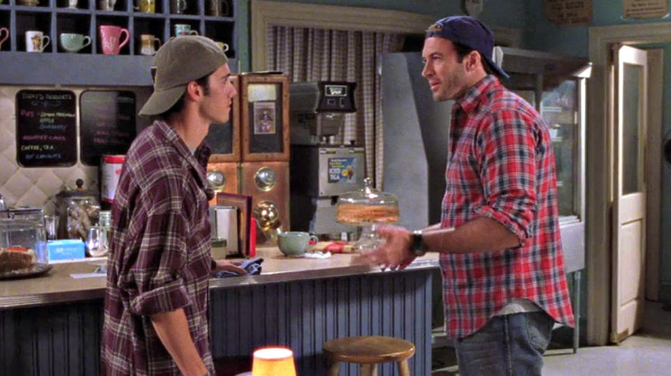 These new pictures of Jess and Luke on the “Gilmore Girls” set are what you need to get through Tuesday