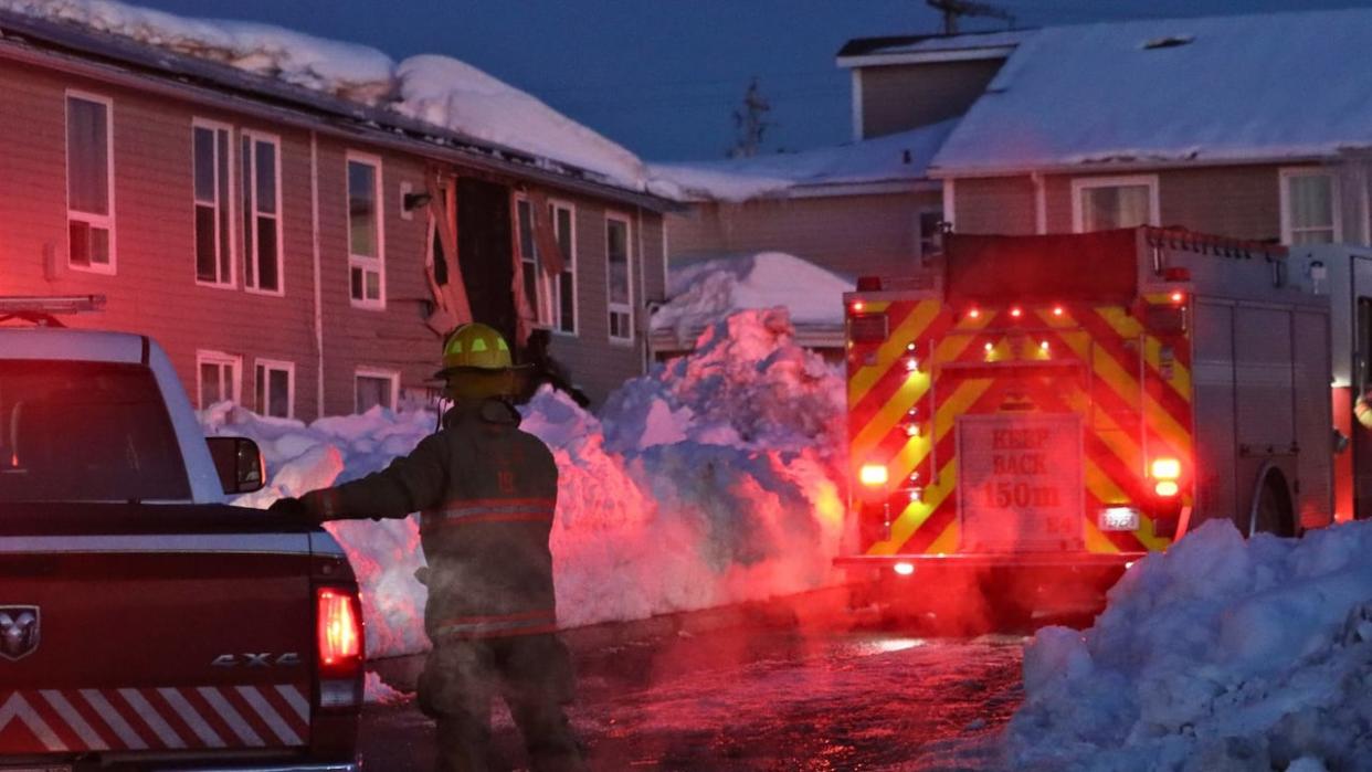 First responders at the scene of a possible explosion or structural failure on Reeves Street in Sydney, N.S.  (Erin Pottie/CBC - image credit)