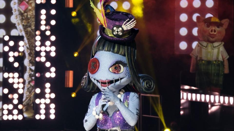 THE MASKED SINGER: Doll in the “WB Movie Night” episode of THE MASKED SINGER airing Wednesday, April 5 (8:00-9:01 PM ET/PT) on FOX. CR: Michael Becker/FOX ©2023 FOX Media LLC.