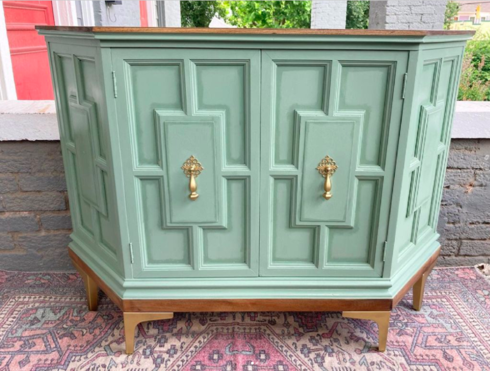 Shen's beautiful credenza.<p><a href="https://www.tiktok.com/@shenperkins/video/7223786027469524266" rel="nofollow noopener" target="_blank" data-ylk="slk:TikTok / @shenPerkins;elm:context_link;itc:0;sec:content-canvas" class="link ">TikTok / @shenPerkins</a></p>