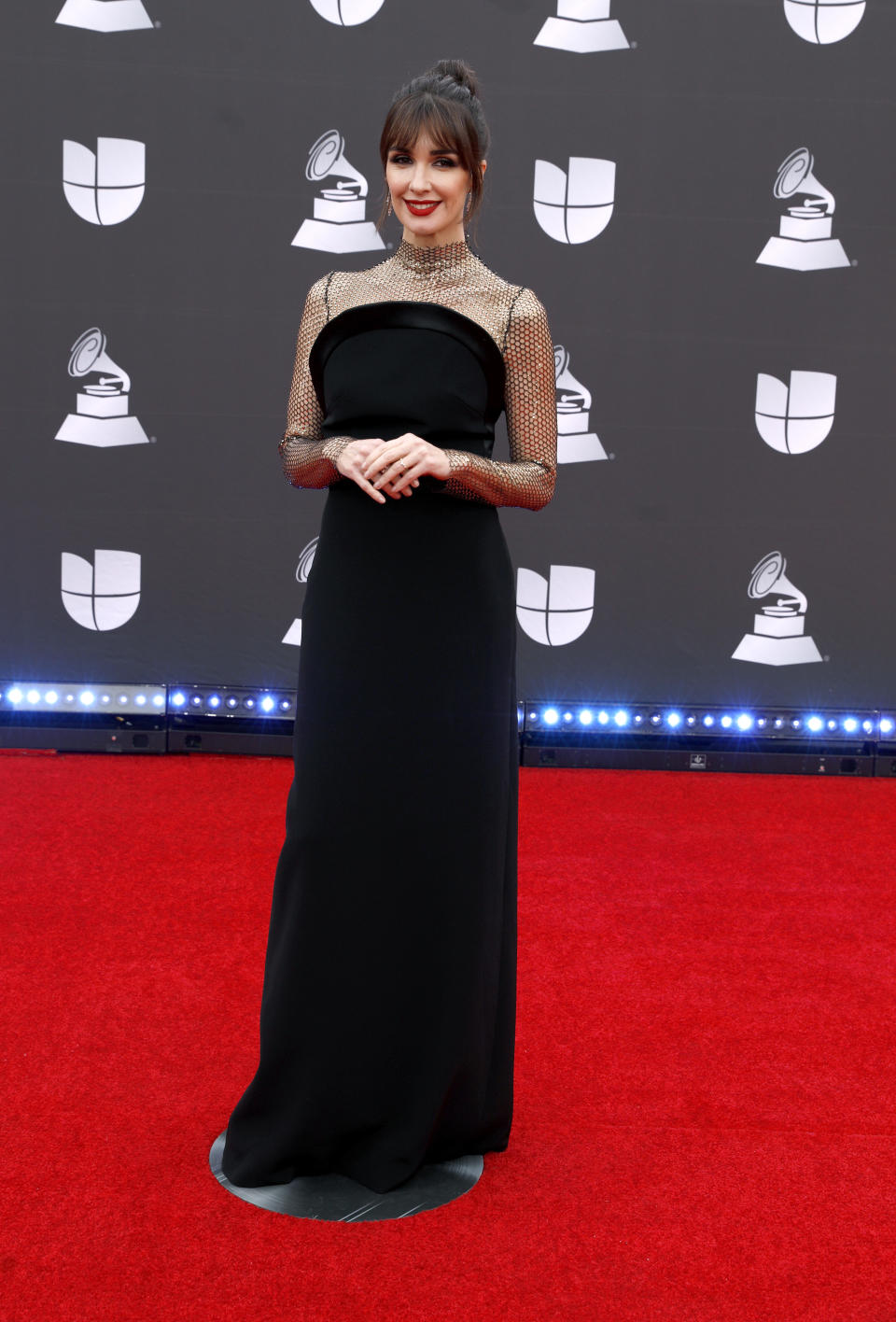 Paz Vega, que fue una de las presentadoras de la gala, nos regaló uno de los mejores looks de la noche. ¡Menudo acierto! (Foto: Joe Buglewicz / Getty Images)