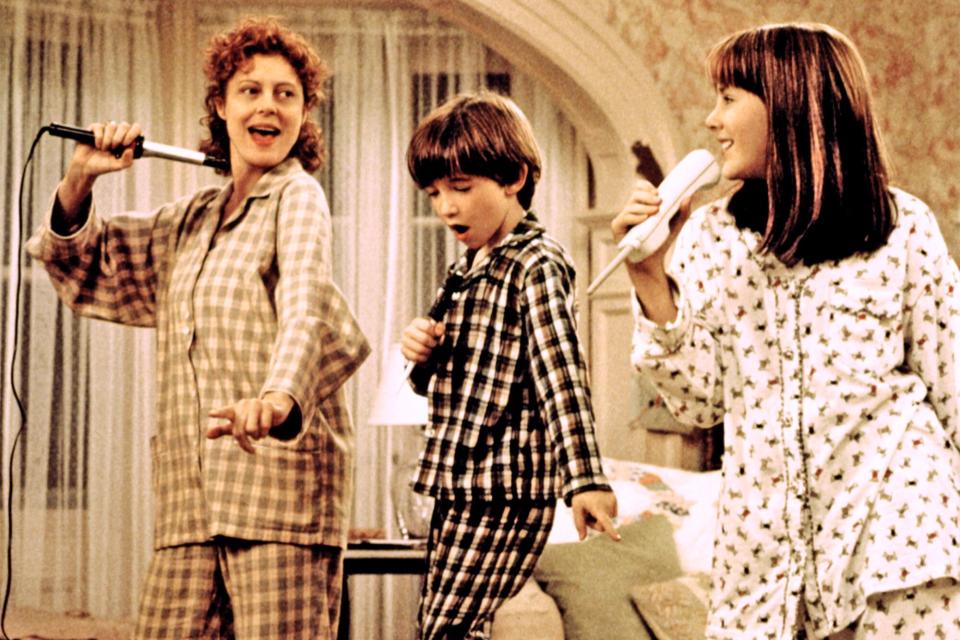 STEPMOM, Susan Sarandon, Liam Aiken, Jena Malone, 1998, pajamas