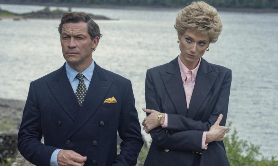 Dominic West as Prince Charles and Elizabeth Debicki as Princess Diana.