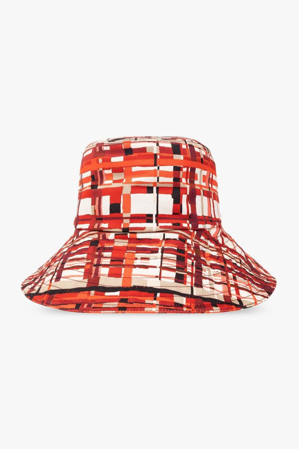 紅色格紋印花漁夫帽。NT$13,900（FERRAGAMO提供）