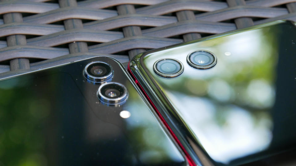 Samsung Galaxy Z Flip 4 versus Motorola Razr+ faceoff comparison.