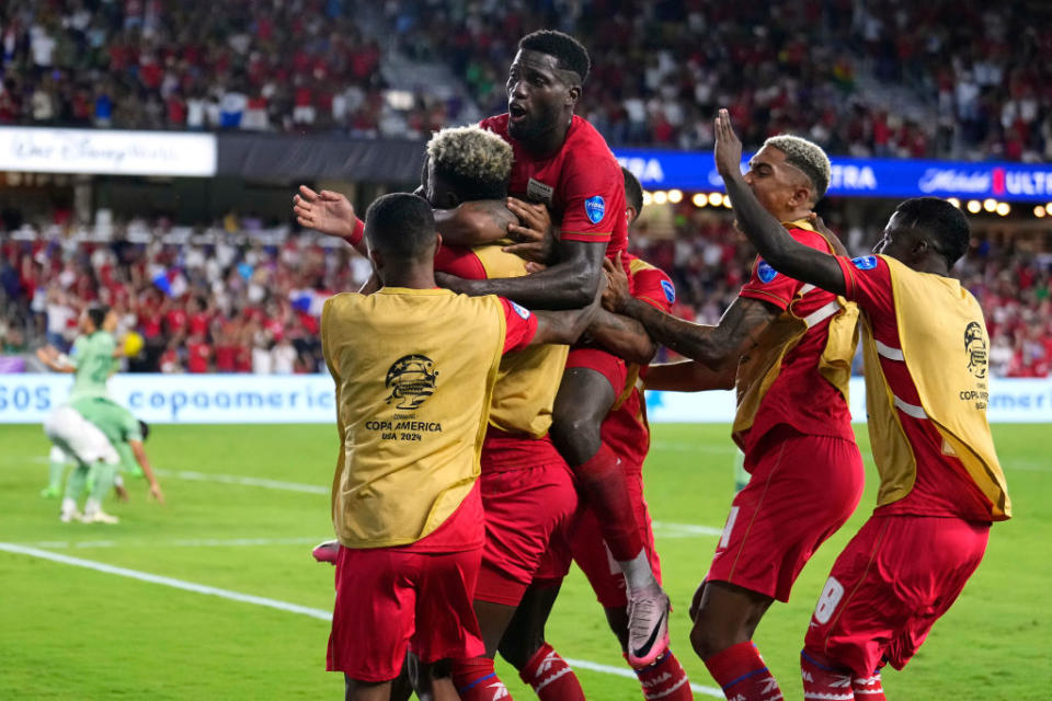 �� Hosts USA crash out as Uruguay and Panama move on to quarter-finals