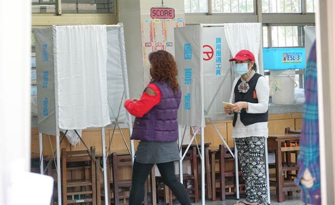 台中市第2選區立委補選9日舉行投票，5個行政區選舉人數合計29萬5985人，投票率約55％。（黃國峰攝）