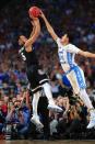 <p>Nigel Williams-Goss #5 of the Gonzaga Bulldogs shoots against Justin Jackson #44 of the North Carolina Tar Heels in the second half during the 2017 NCAA Men’s Final Four National Championship game at University of Phoenix Stadium on April 3, 2017 in Glendale, Arizona. (Photo by Tom Pennington/Getty Images) </p>