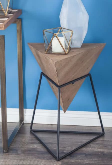 Get it from <a href="https://www.wayfair.com/furniture/pdp/wrought-studio-mcniel-metal-triangle-end-table-vark5721.html" target="_blank">Wayfair</a>.&nbsp;