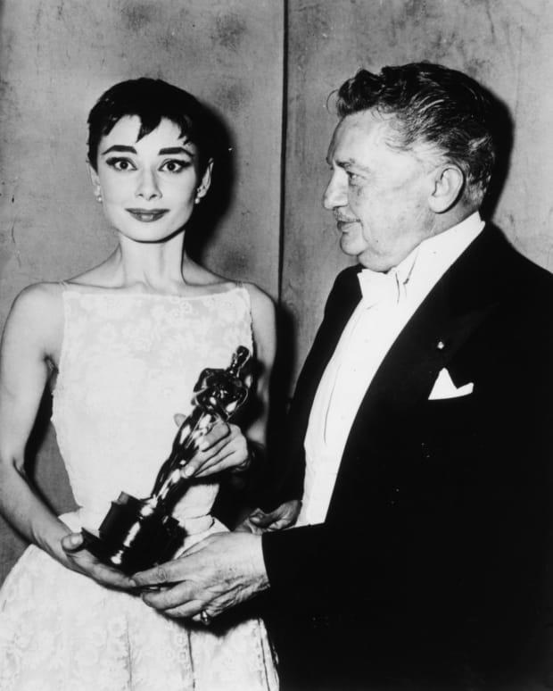 <p>When Audrey Hepburn won the Oscar for Best Actress for her performance as Princess Anne in <em>Roman Holiday, </em>she turned on the charm in a belted boatneck Givenchy dress.</p>