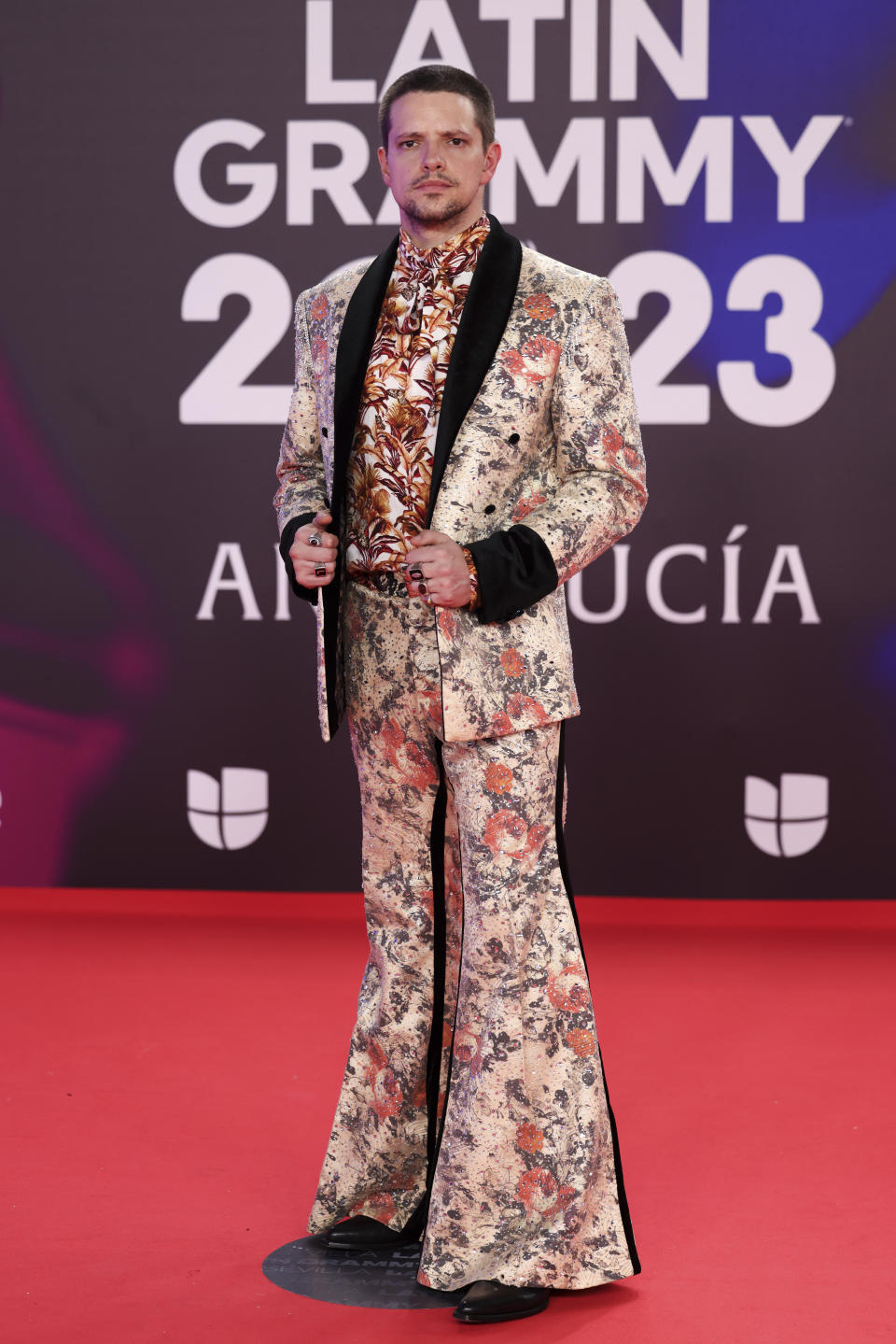 Lasso llega a la 24a entrega anual del Latin Grammy en Sevilla, España, el jueves 16 de noviembre de 2023. (Foto Vianney Le Caer/Invision/AP)