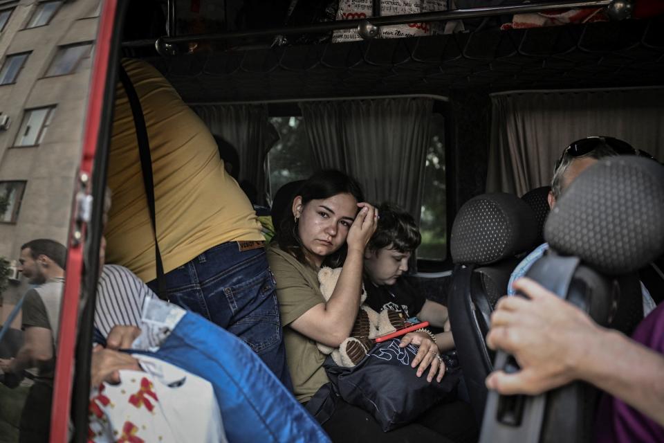 Civilians evacuate the city of Slovyansk in the eastern Ukrainian region of Donbas on June 4, 2022, amid Russian invasion of Ukraine.