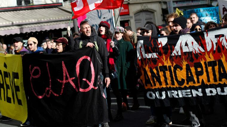 Gegen die geplante Rentenreform von Präsident Emmanuel Macron wird heftig protestiert. Ökonom Gilbert Cette hält die Reformen jedoch für notwendig. Foto: dpa