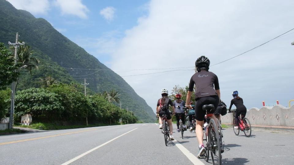 來一趟單車慢旅，你將從此愛上這個不快也不慢的旅行方式©Vamos Sports