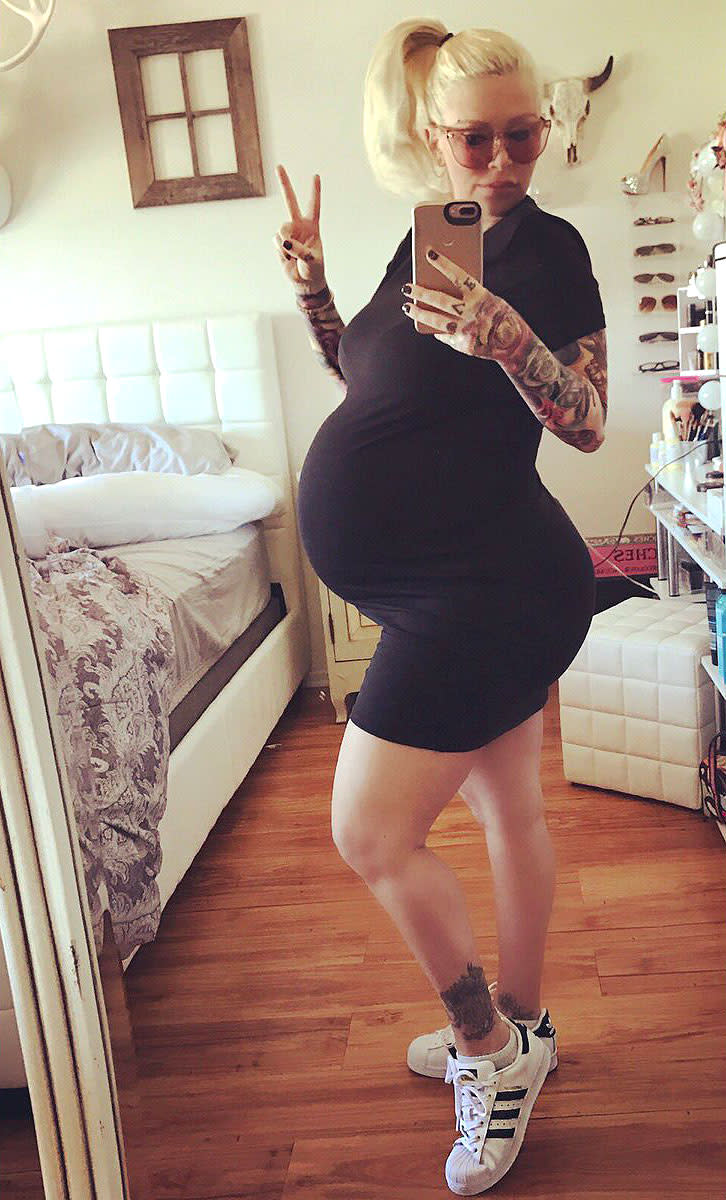 Jenna Jameson Shares Selfie At 39 Weeks Pregnant Lets Go Walk This