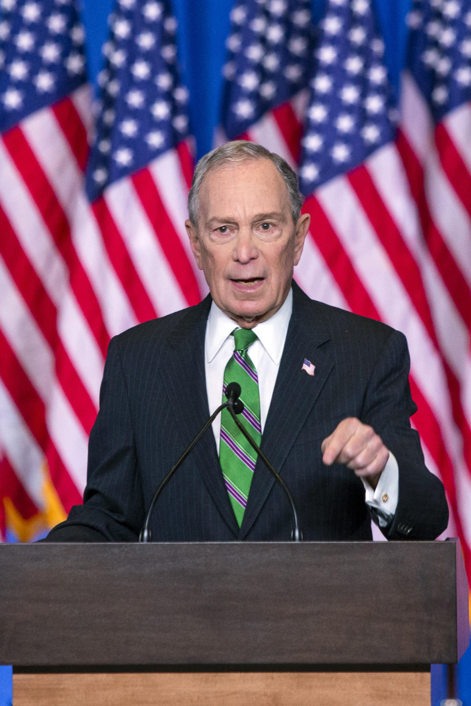 Former Democratic presidential candidate Mike Bloomberg waves to supporters as he announces the suspension of his campaign and his endorsement of former Vice President Joe Biden for president in New York Wednesday , March 4, 2020. (AP Photo/Eduardo Munoz Alvarez)