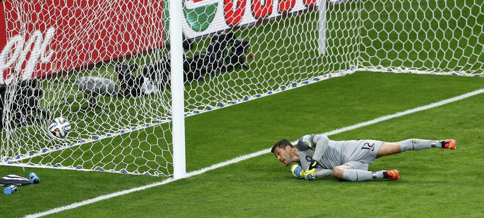 Brazil's goalkeeper Julio Cesar fails to save a shot from Germany's Toni Kroos during their 2014 World Cup semi-finals at the Mineirao stadium in Belo Horizonte July 8, 2014. REUTERS/Leonhard Foeger