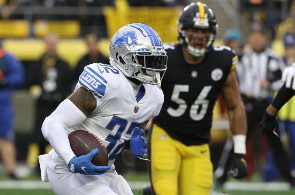 Detroit Lions running back D'Andre Swift runs the ball against the Pittsburgh Steelers during the first quarter at Heinz Field, Nov. 14, 2021.